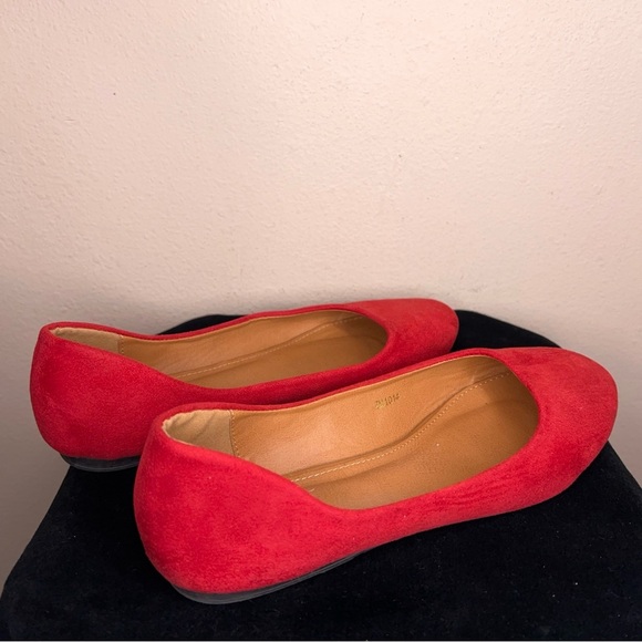 Ollio Size 8.5 Red Faux Suede Flats Classic - Picture 5 of 11